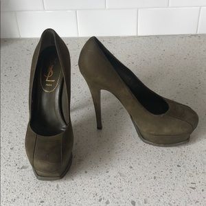 Yves Saint Laurent Suede Pump